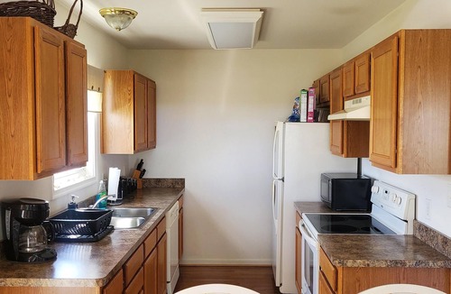 Mount Holly House | Relaxing at the river