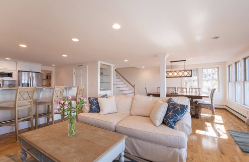 Lagoon Heights House | Relaxing Beach Front Home