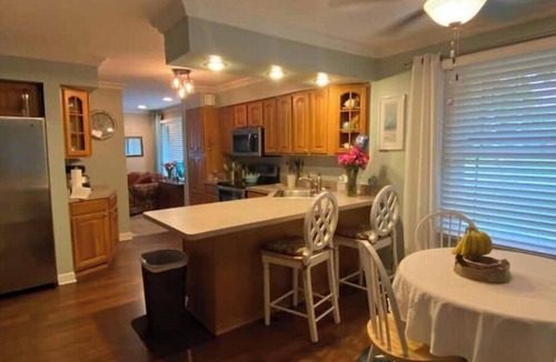 Zion House | Relaxing beach-style sanctuary in quiet area!