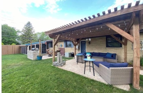 Zion House | Relaxing beach-style sanctuary in quiet area!