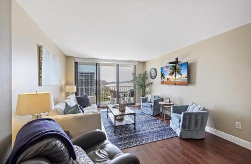 Marco Island House | Relaxing beachfront condo with pool and ocean views