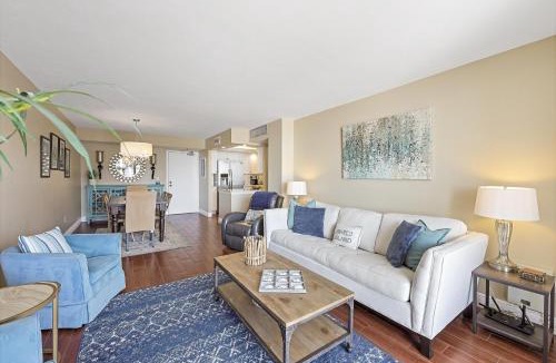 Marco Island House | Relaxing beachfront condo with pool and ocean views