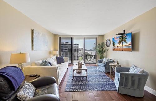 Marco Island House | Relaxing beachfront condo with pool and ocean views