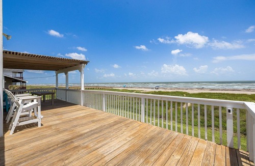 Galveston House | Relaxing Beachfront Escape