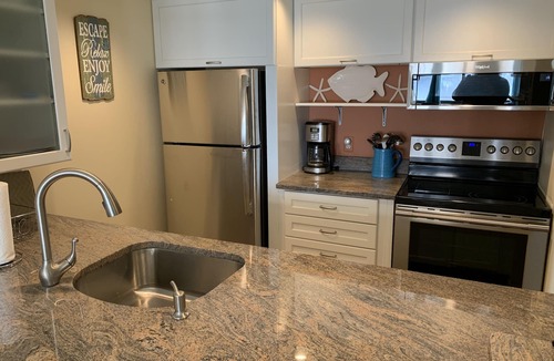 Southend Condo | Relaxing Beachfront Getaway with Heated Pool