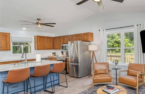 South Belmont House | Relaxing Belmont Escape, 4BR, Pet Friendly