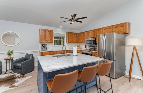 South Belmont House | Relaxing Belmont Escape, 4BR, Pet Friendly