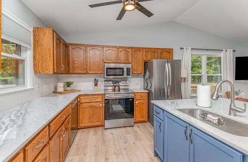 South Belmont House | Relaxing Belmont Escape, 4BR, Pet Friendly