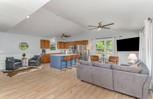 South Belmont House | Relaxing Belmont Escape, 4BR, Pet Friendly