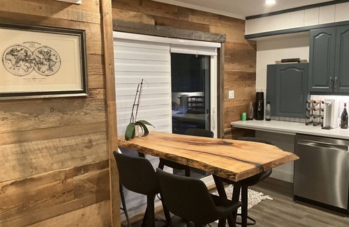 Collingwood Villa | Relaxing Blue Mountain Getaway Close to Trails, Spa & Village