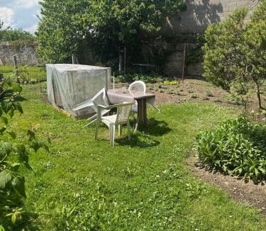 Antrain Apartment | Relaxing Break and Garden