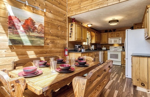Sevierville Cabin | Relaxing Cabin! Great Mountain Views! Centrally Located! Awesome Deck! Hot Tub