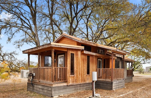 Staples Cabin | Relaxing Cabin near the San Marcos River!