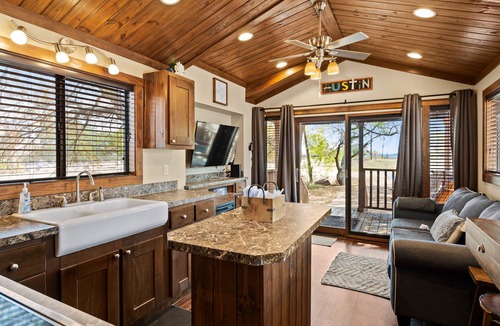 Staples Cabin | Relaxing Cabin near the San Marcos River!