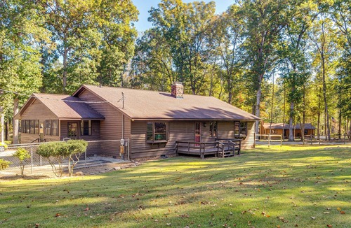 Louisburg Cabin | Relaxing Cabin Retreat w/Games! Louisbug Hideaway
