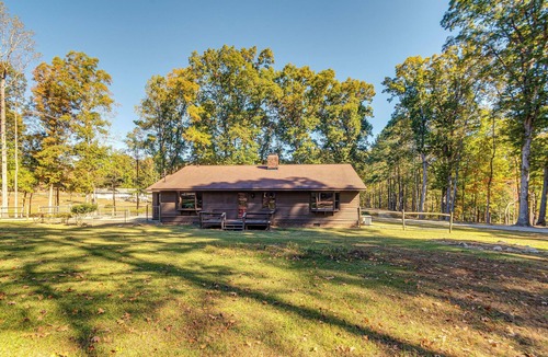 Louisburg Cabin | Relaxing Cabin Retreat w/Games! Louisbug Hideaway