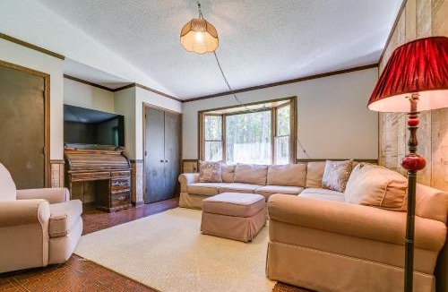 Louisburg House | Relaxing Cabin Retreat w/Games! Louisbug Hideaway