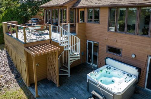 Hollowville House | Relaxing Catskill Escape- Mountain Views - Hot Tub - Fire Pit - Heated Pool