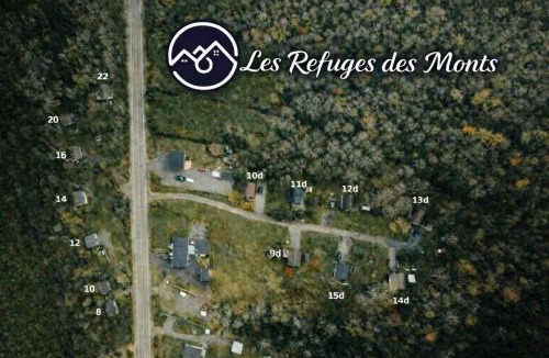 Saint-Tite-des-Caps Ski Chalet | Relaxing Chalet Getaway with Spa Fireplace & BBQ