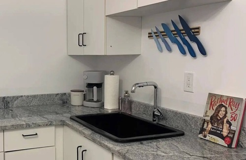Andersonville Apartment | Relaxing Chicago Studio