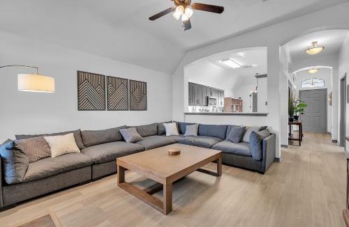 Wellborn House | Relaxing College Station Retreat with Hot Tub