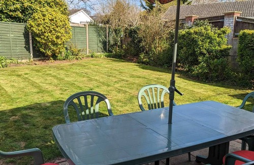 Wimborne House | Relaxing, Comfortable Bungalow a Short Walk From Wimborne Minster