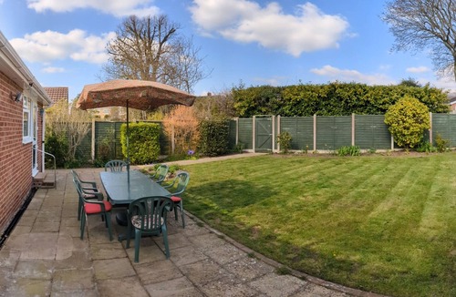 Wimborne House | Relaxing, Comfortable Bungalow a Short Walk From Wimborne Minster