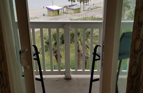 North Beach Condo | Relaxing Condo by the Beach 4 minutes from beach!