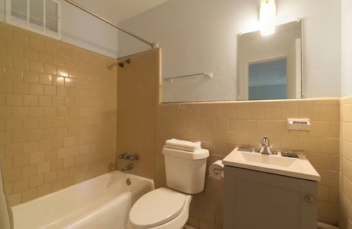 Clute Hotel | Relaxing & Convenient 2-Room Stay Perfect for Budget-Friendly Getaways