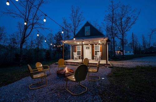 Edgemont Cottage | Relaxing Cottage Getaway w/Fire Pit