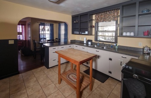 Cotter House | Relaxing cottage w/firepit, grill, private deck & cable blocks from white river