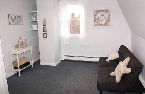 Windsor Apartment | Relaxing country hide away!