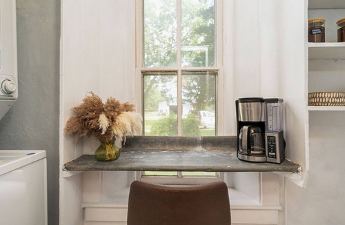 Lawrence House | Relaxing Country Hideaway on the Edge of Lawrence - Minutes to Mass Street!
