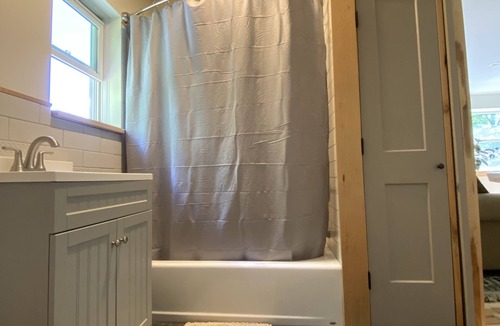 Richmond Apartment | Relaxing country studio w/fully equiped kitchen