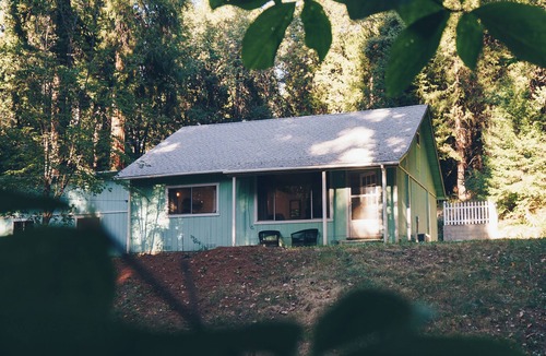 Apple Hill Cottage | Relaxing Cozy 1-bedroom Cottage With a Beautiful Bathroom