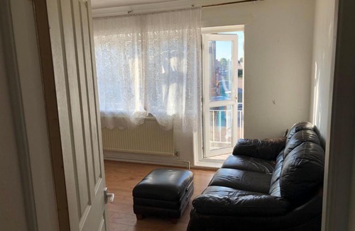 Brooklands House | Relaxing double bedroom