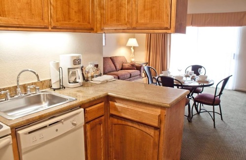 Avila Beach Hotel | Relaxing Family Friendly Suite! 2 Comfortable Units w/Free Parking, Onsite Pool