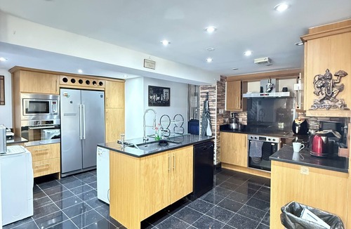 London Borough of Bromley House | Relaxing family home in London- 20 mins to london bridge station