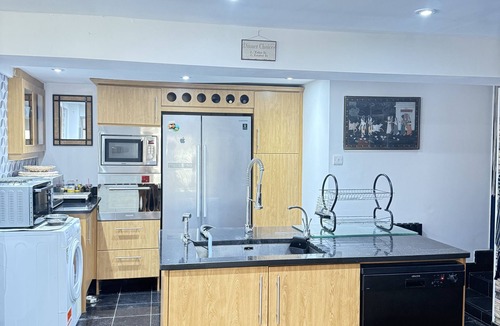 London Borough of Bromley House | Relaxing family home in London- 20 mins to london bridge station