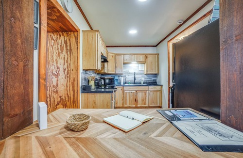 Kewaunee House | Relaxing Farmhouse Near River: Boat, Fish, Kayak!