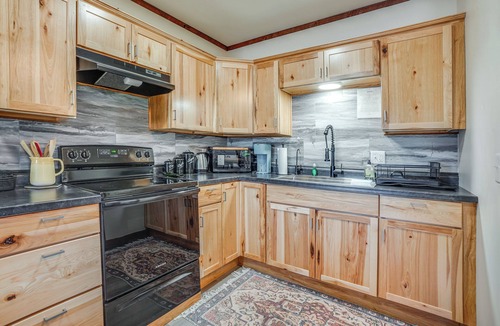 Kewaunee House | Relaxing Farmhouse Near River: Boat, Fish, Kayak!