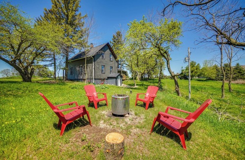 Kewaunee House | Relaxing Farmhouse Near River: Boat, Fish, Kayak!