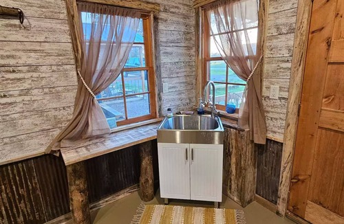 Weyerhaeuser Cabin | Relaxing fun bunk house 1
