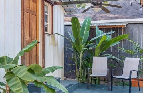 Broadmoor Cottage | Relaxing garden cottage with saunan