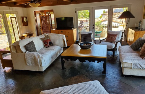 Hidden Valley House | Relaxing Garden Getaway