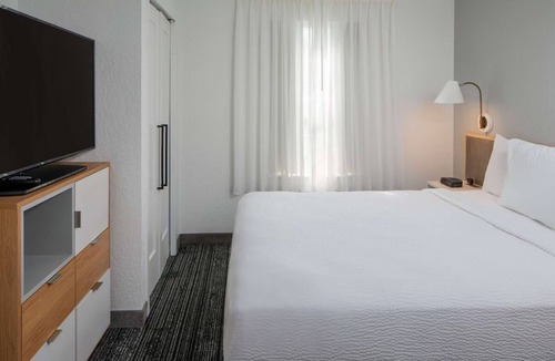 Falls Church Hotel | Relaxing Getaway Awaits! Spacious 2BR Suite with Full Kitchen, Pets Allowed!