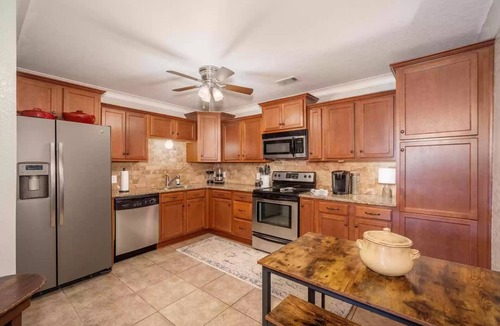 Jones Mills Condo | Relaxing getaway at Honey's Condo