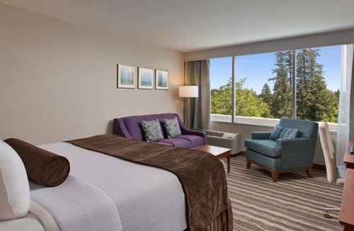 Lake Forest House | Relaxing Getaway Awaits! 2 Comfortable Units, Pool, Parking and Shuttle