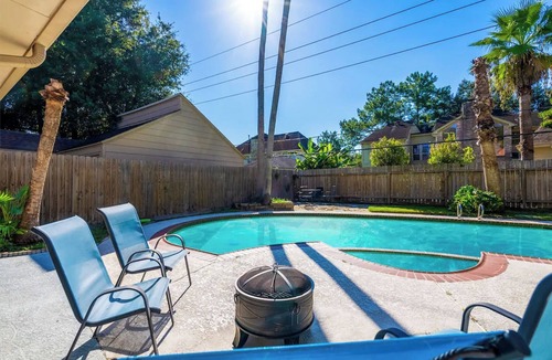 Houston House | Relaxing Getaway: Charming home with Private pool!