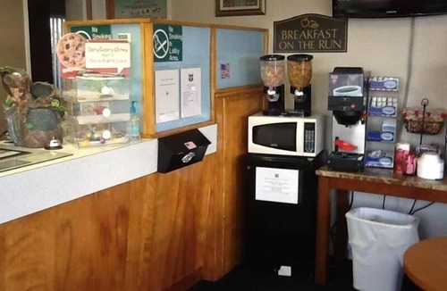 Pecos Hotel | Relaxing Getaway in Pecos, TX! Spacious Suite with Complimentary Breakfast!